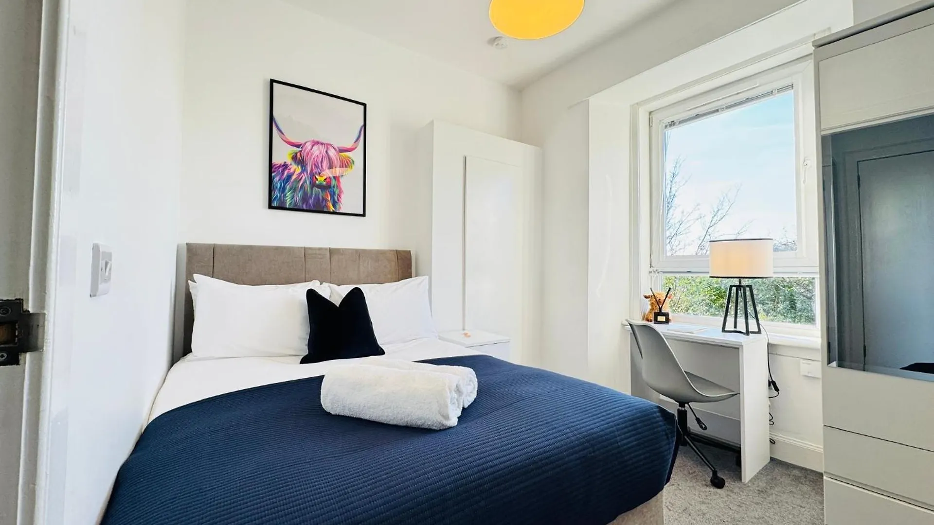 Elegant City Centre Apartment Edinburgh