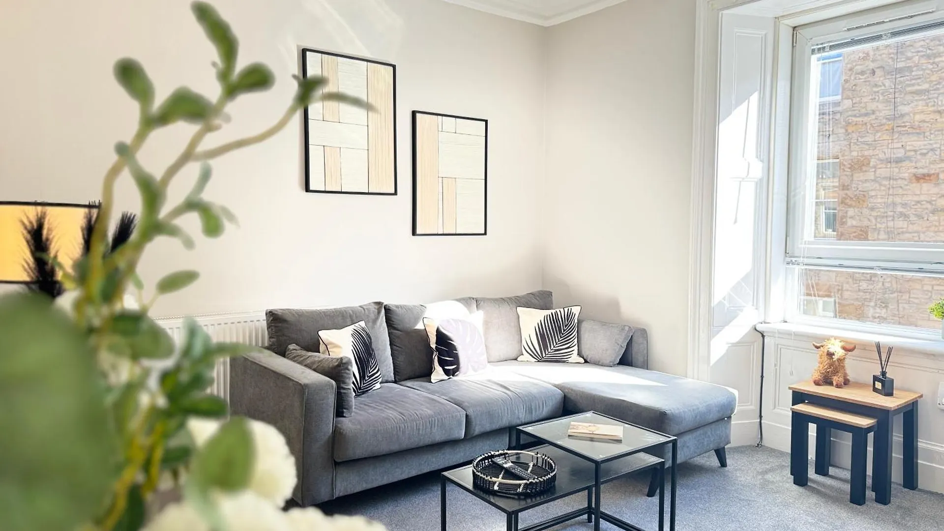 Elegant City Centre Apartment Edinburgh